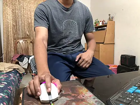 Snapshot of Zeuhorny chatting on 4, 12, 2024 Zeuhorny online show from 4, 12, 2024