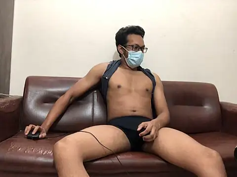 Snapshot of Zeuhorny chatting on 7, 10, 2025 Zeuhorny online show from 7, 10, 2025