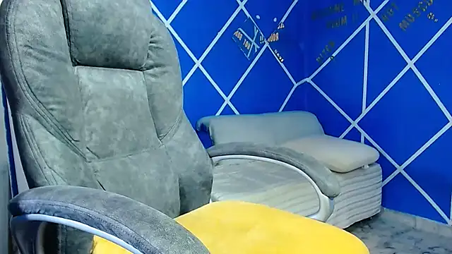 Snapshot of alexander_megan chatting on 18, 2, 2025 alexander megan online show from 18, 2, 2025
