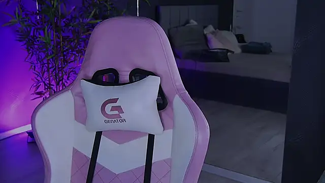 Snapshot of shayblonde chatting on 19, 12, 2024 shayblonde online show from 19, 12, 2024