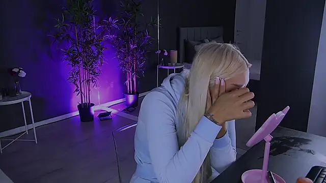 Snapshot of shayblonde chatting on 27, 1, 2025 shayblonde online show from 27, 1, 2025