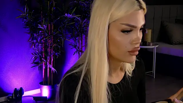 Snapshot of shayblonde chatting on 17, 2, 2025 shayblonde online show from 17, 2, 2025