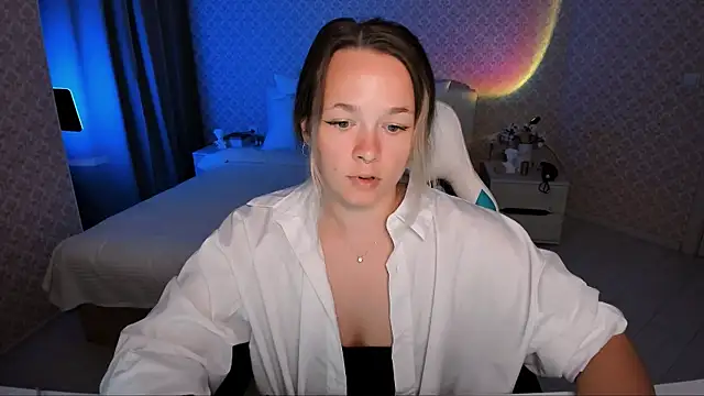 Snapshot of SherillBrill chatting on 10, 9, 2025 SherillBrill online show from 10, 9, 2025