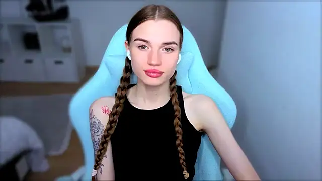 Snapshot of StellaLawless chatting on 3, 10, 2025 StellaLawless online show from 3, 10, 2025