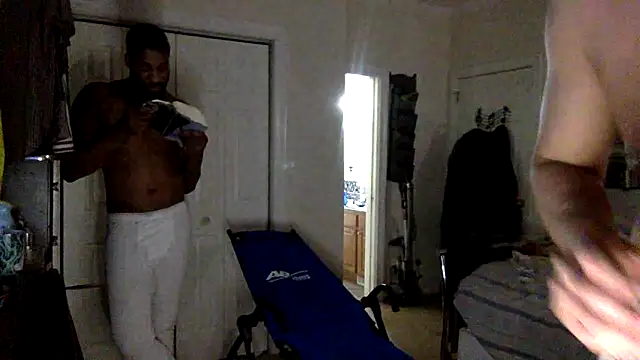 Snapshot of TheOnlyTwinTowers chatting on 4, 3, 2025 TheOnlyTwinTowers online show from 4, 3, 2025