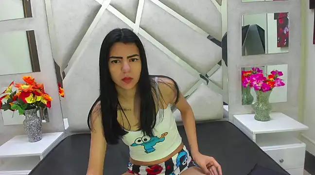 Snapshot of IsisRouse chatting on 6, 1, 2025 IsisRouse online show from 6, 1, 2025