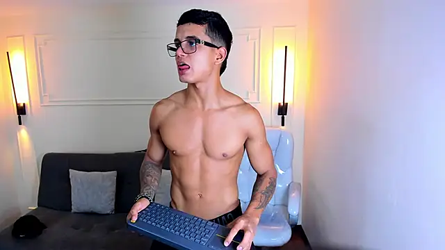 Snapshot of Paradise_boy_s chatting on 29, 9, 2025 Paradise boy s online show from 29, 9, 2025