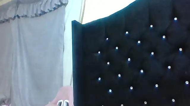 Jennxdolls online show from 18, 2, 2025