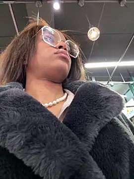 Black Dolll online show from 24, 11, 2025