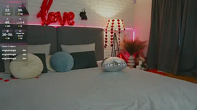 Viola  moon online show from 14, 2, 2025