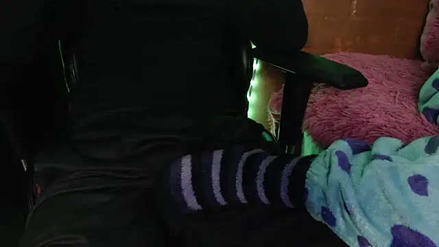 OldManAndGirlishLady online show from 19, 2, 2025