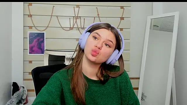 Snapshot of Josephine_Kiss chatting on 4, 2, 2025 Josephine Kiss online show from 4, 2, 2025