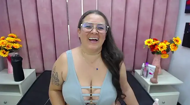 SaraThomso online show from 28, 1, 2025