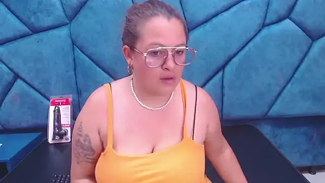 SaraThomso online show from 26, 2, 2025