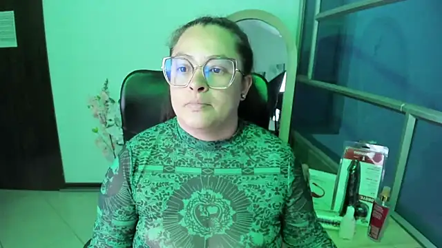 SaraThomso online show from 10, 9, 2025