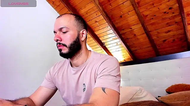 Tom Bailey online show from 28, 10, 2025