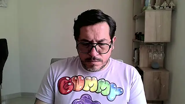 OsoMaduro12 online show from 4, 2, 2026