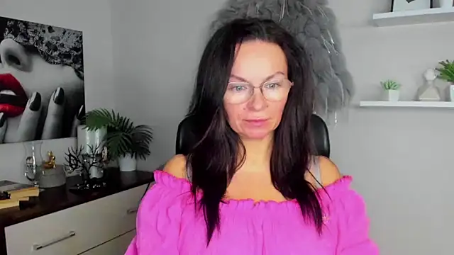 HelenLuxx online show from 13, 1, 2025