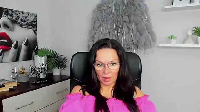 HelenLuxx online show from 13, 1, 2025