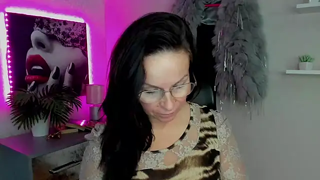 HelenLuxx online show from 15, 2, 2025