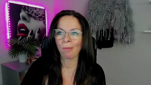 HelenLuxx online show from 12, 3, 2025