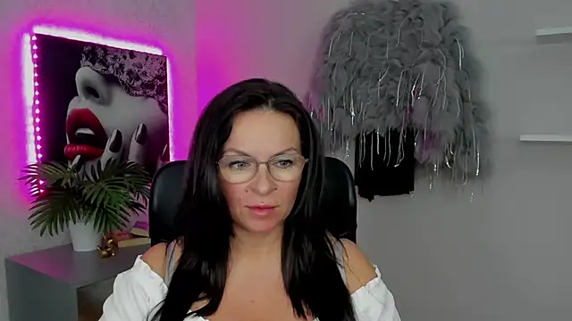 HelenLuxx online show from 14, 3, 2025