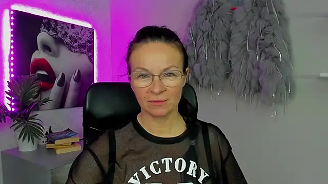 HelenLuxx online show from 17, 10, 2025