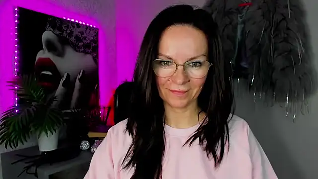 HelenLuxx online show from 3, 4, 2026