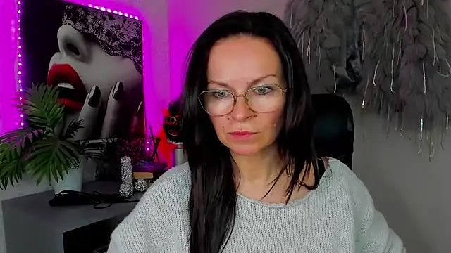 Snapshot of HelenLuxx chatting on 20, 4, 2026 HelenLuxx online show from 20, 4, 2026