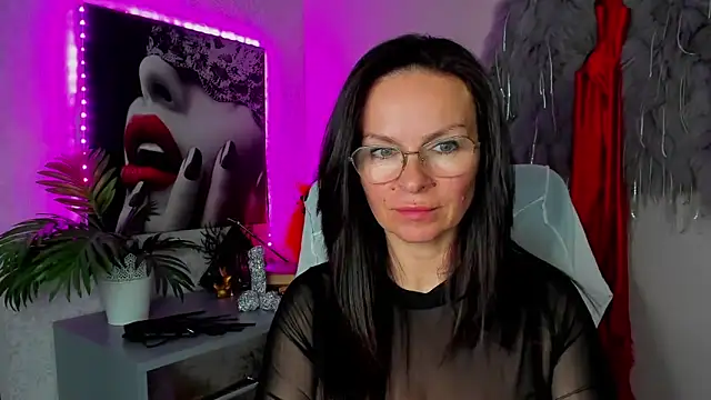 Snapshot of HelenLuxx chatting on 29, 4, 2026 HelenLuxx online show from 29, 4, 2026