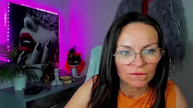 Snapshot of HelenLuxx chatting on 11, 5, 2026 HelenLuxx online show from 11, 5, 2026