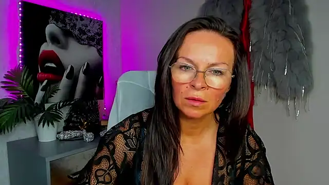 Snapshot of HelenLuxx chatting on 31, 5, 2026 HelenLuxx online show from 31, 5, 2026