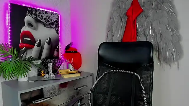 Snapshot of HelenLuxx chatting on 6, 7, 2026 HelenLuxx online show from 6, 7, 2026