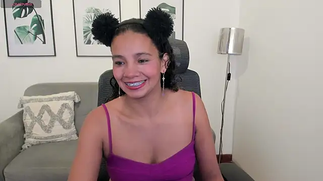 Snapshot of leslyflorez chatting on 18, 2, 2025 leslyflorez online show from 18, 2, 2025