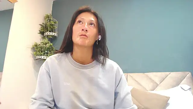 Snapshot of SharisWillian chatting on 11, 5, 2026 SharisWillian online show from 11, 5, 2026