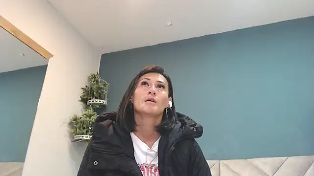Snapshot of SharisWillian chatting on 14, 5, 2026 SharisWillian online show from 14, 5, 2026