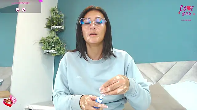 Snapshot of SharisWillian chatting on 28, 5, 2026 SharisWillian online show from 28, 5, 2026