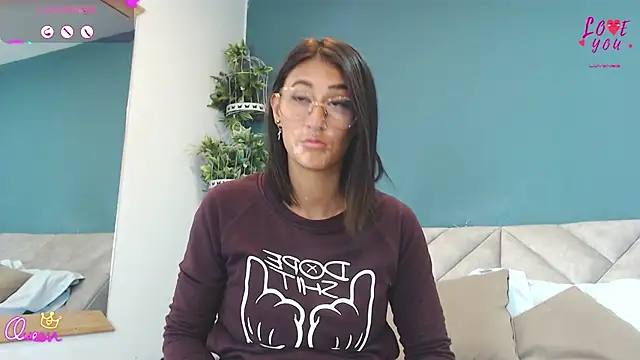 Snapshot of SharisWillian chatting on 5, 6, 2026 SharisWillian online show from 5, 6, 2026