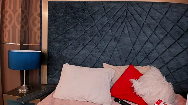 AdelaineBest online show from 4, 2, 2025