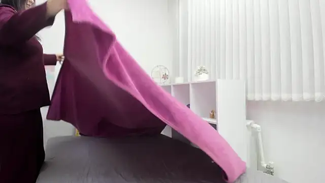 Pretty anniee online show from 27, 10, 2025