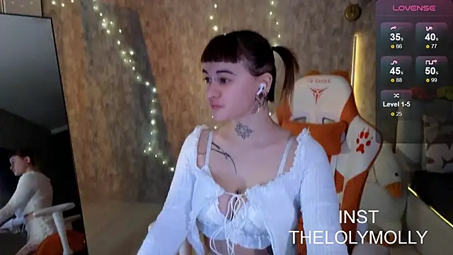 Snapshot of LolyMolli chatting on 18, 10, 2025 LolyMolli online show from 18, 10, 2025
