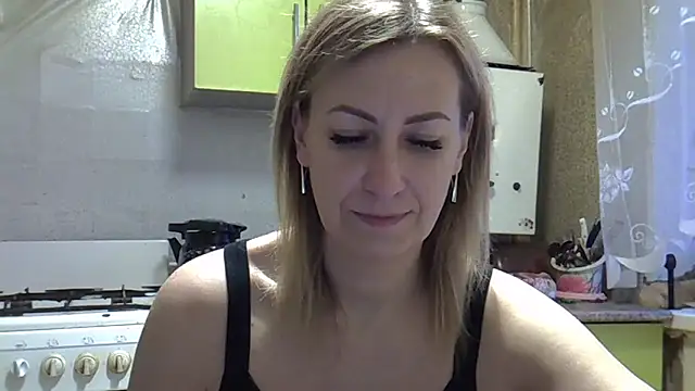 Snapshot of AshleyXHoney chatting on 4, 12, 2024 AshleyXHoney online show from 4, 12, 2024