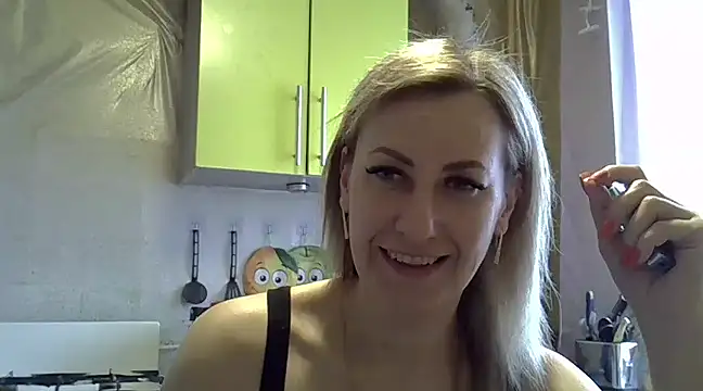 Snapshot of AshleyXHoney chatting on 4, 2, 2025 AshleyXHoney online show from 4, 2, 2025