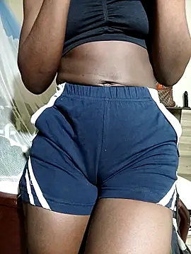 julietunderwoood online show from 15, 3, 2025