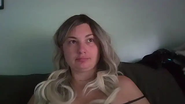 Snapshot of MilfyMrsRobinson chatting on 17, 6, 2026 MilfyMrsRobinson online show from 17, 6, 2026