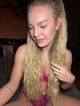 ChiaraVixen online show from 10, 12, 2024