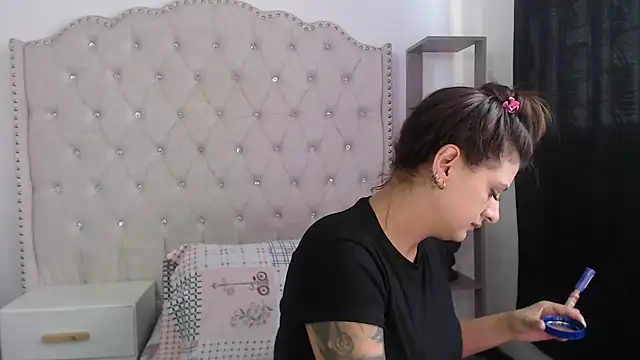 Abril Squirt online show from 15, 3, 2026