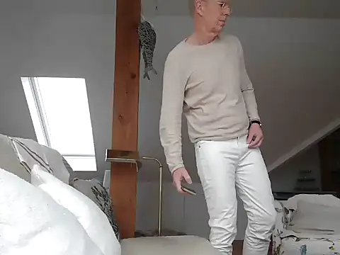 Snapshot of maxmueller321 chatting on 4, 2, 2026 maxmueller321 online show from 4, 2, 2026