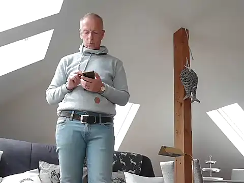 Snapshot of maxmueller321 chatting on 16, 6, 2026 maxmueller321 online show from 16, 6, 2026