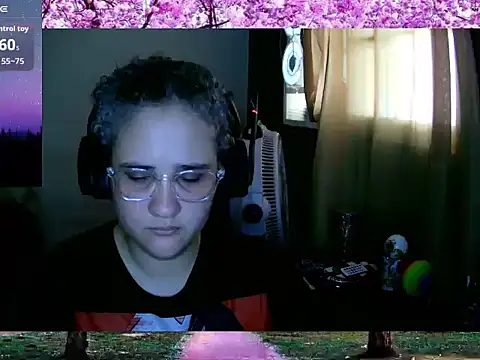 Snapshot of lolalicious_758 chatting on 18, 9, 2025 lolalicious 758 online show from 18, 9, 2025